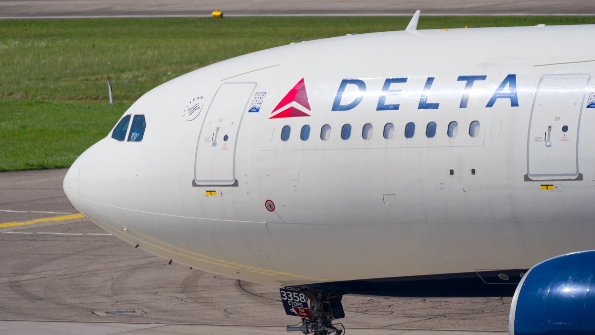 Passenger removed from Delta flight after refusing to hang up phone – NBC 6 South Florida