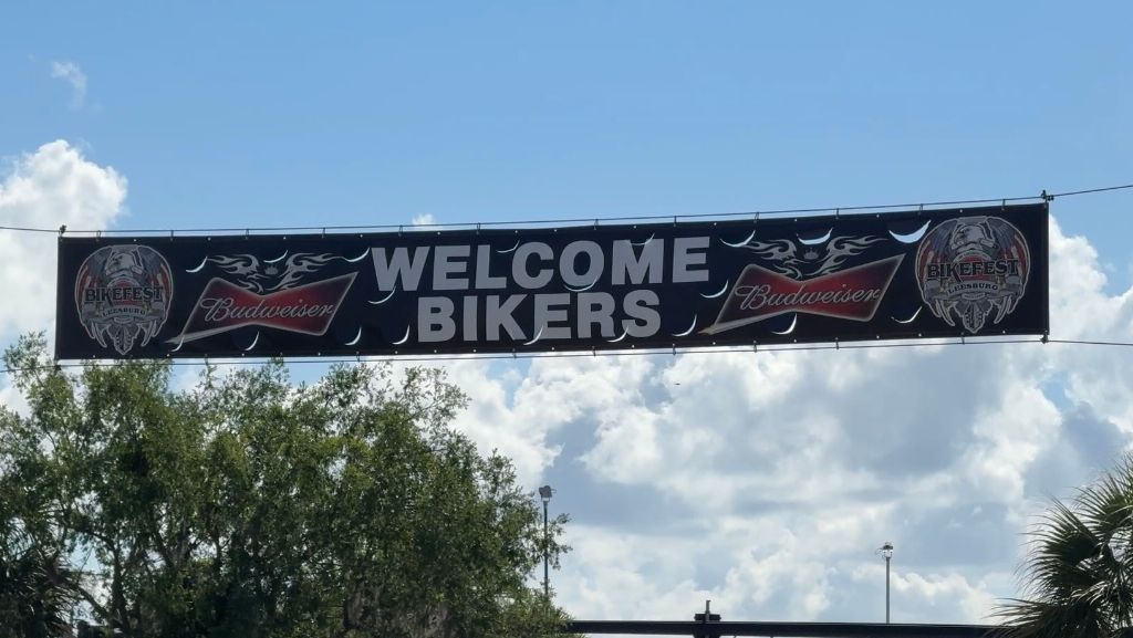 A welcome sign on Main Street in downtown Leesburg. City of Leesburg prepares for its annual Bikefest. (Spectrum News)