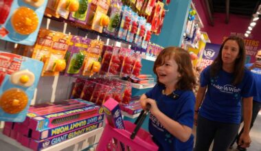 Make A Wish visits IT’SUGAR at Downtown’s Bayside Marketplace