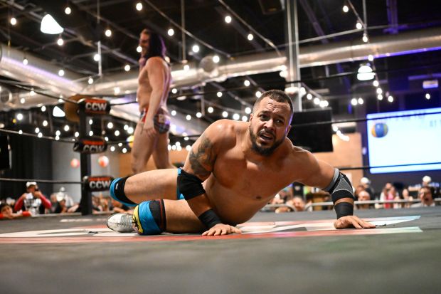Cha Cha Charlie, front, and Matt Riddle compete during Bash at the Brew at The Tank Brewing Company on Friday, March 6, 2026, in Miami, Florida. (Michele Eve Sandberg/Contributor)
