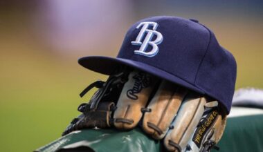 Tampa Bay Rays Fan Has Embarrasing Wardrobe Malfunction, Gives Viewers Full Moon