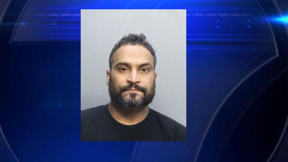 Miami man charged after allegedly threatening wife with knife, sending death threat - WSVN 7News | Miami News, Weather, Sports