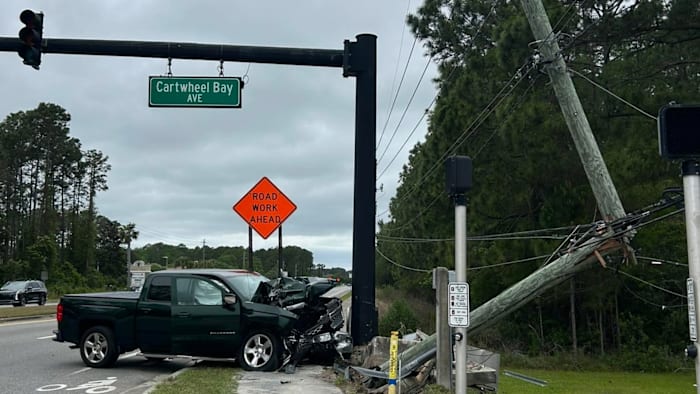 Crash with injuries closes CR-210 in St. Johns County west of St. Johns Parkway