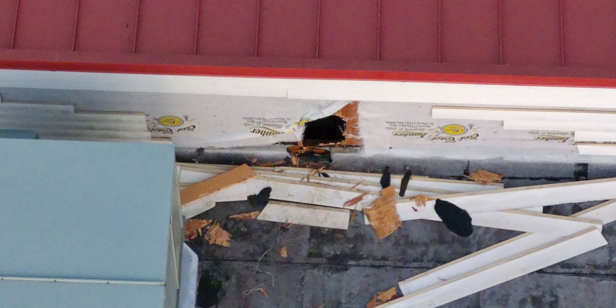 Burglar breaks through Golden Corral roof, causes extensive damage in Port St. Lucie
