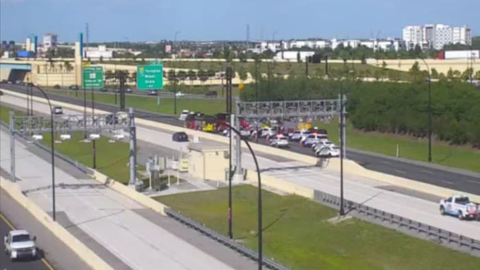 Rollover crash shuts down I-4 East near Kirkman Road