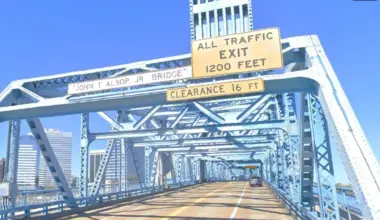 A sign shows the official name of the Main Street Bridge.