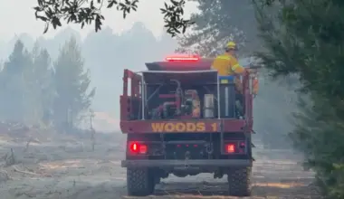 Firefighter battles wildfire