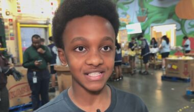 Teen volunteers time with Second Harvest food bank