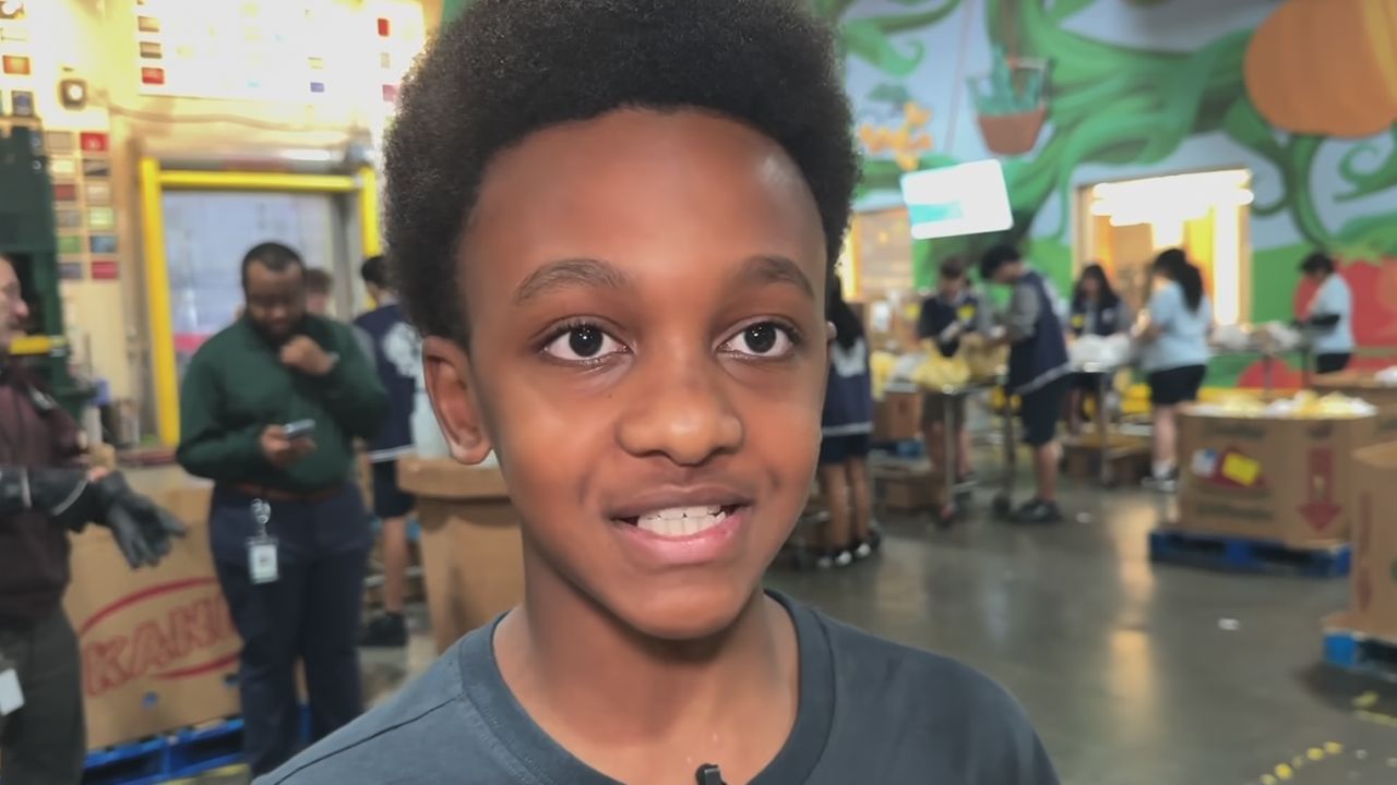 Teen volunteers time with Second Harvest food bank