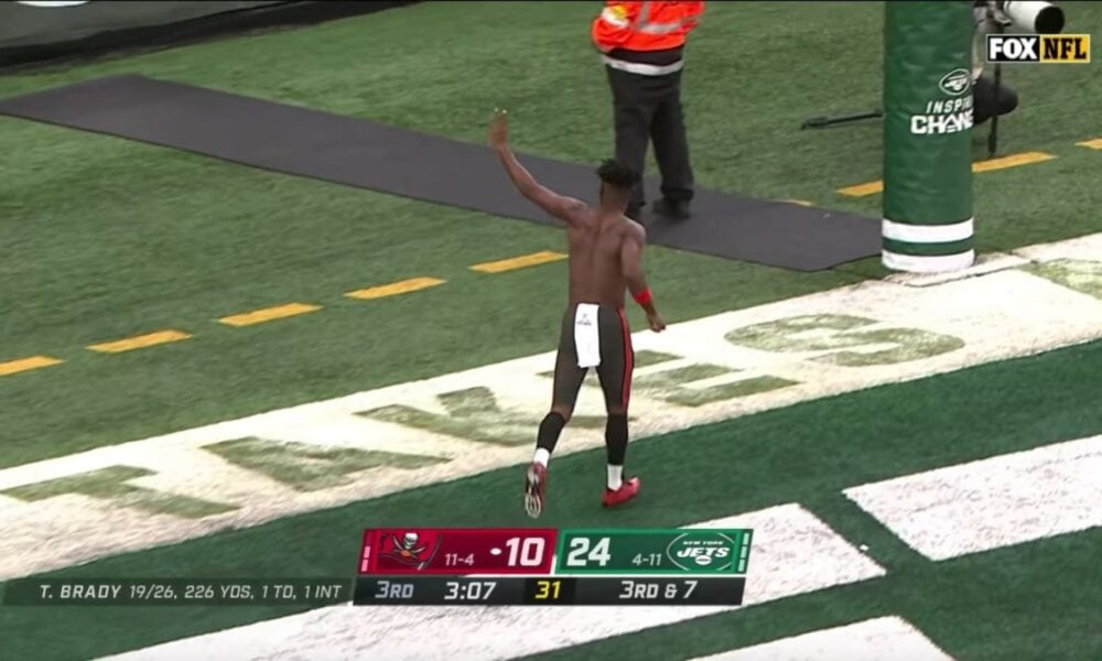 'He Might Snap Soon:' Former Tampa Bay Teammate Recalls Antonio Brown's Final NFL Outburst