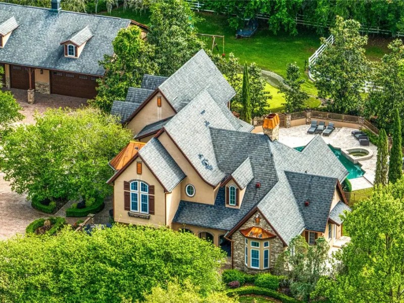 Bucs Super Bowl champ Devin White is selling his massive Tampa area compound 