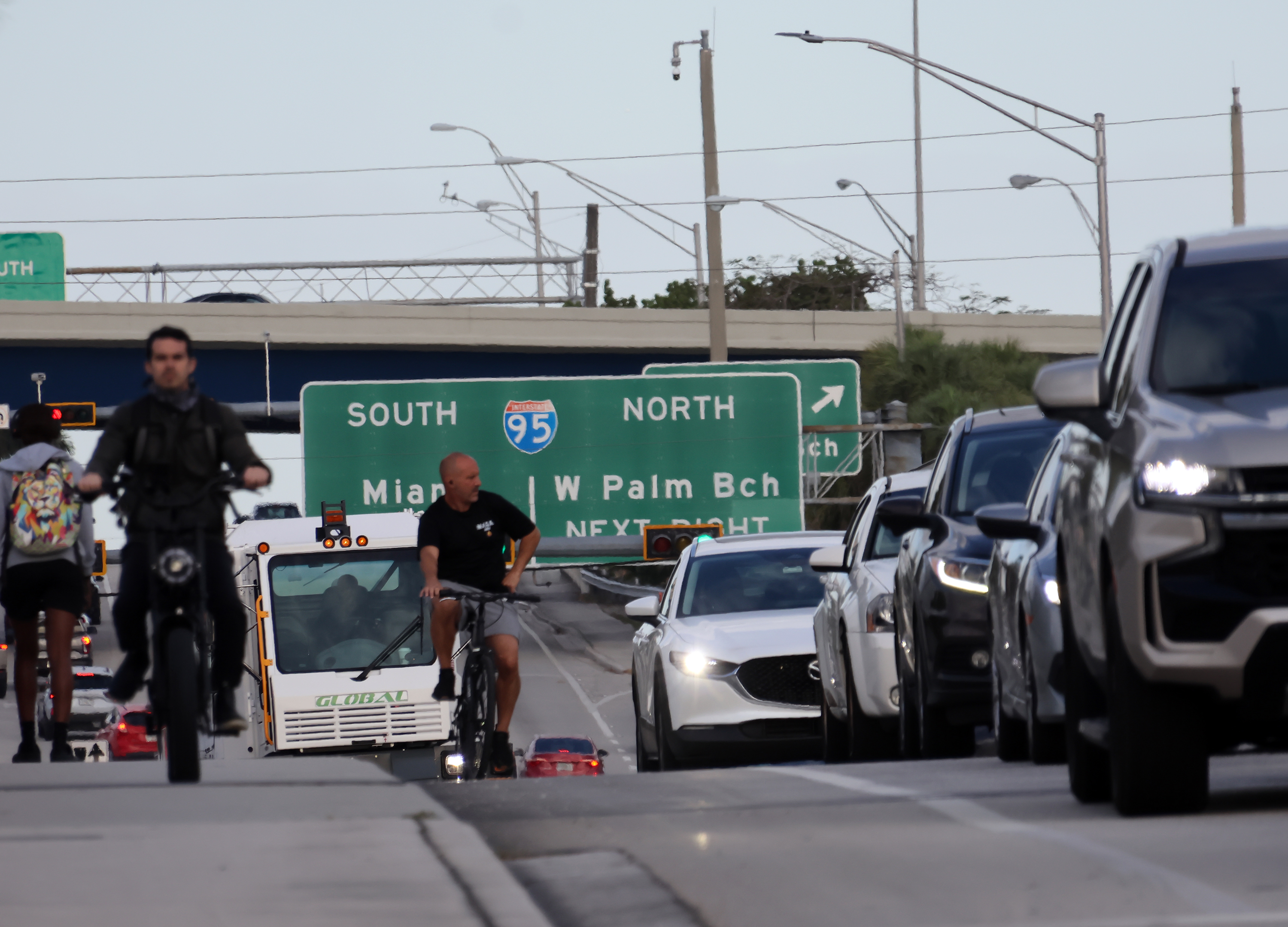 Commuters travel through the I-95 and Broward Boulevard interchange during the morning rush hour in Fort Lauderdale on Wednesday. A diverging diamond interchange is proposed for the location. (Joe Cavaretta/South Florida Sun Sentinel)