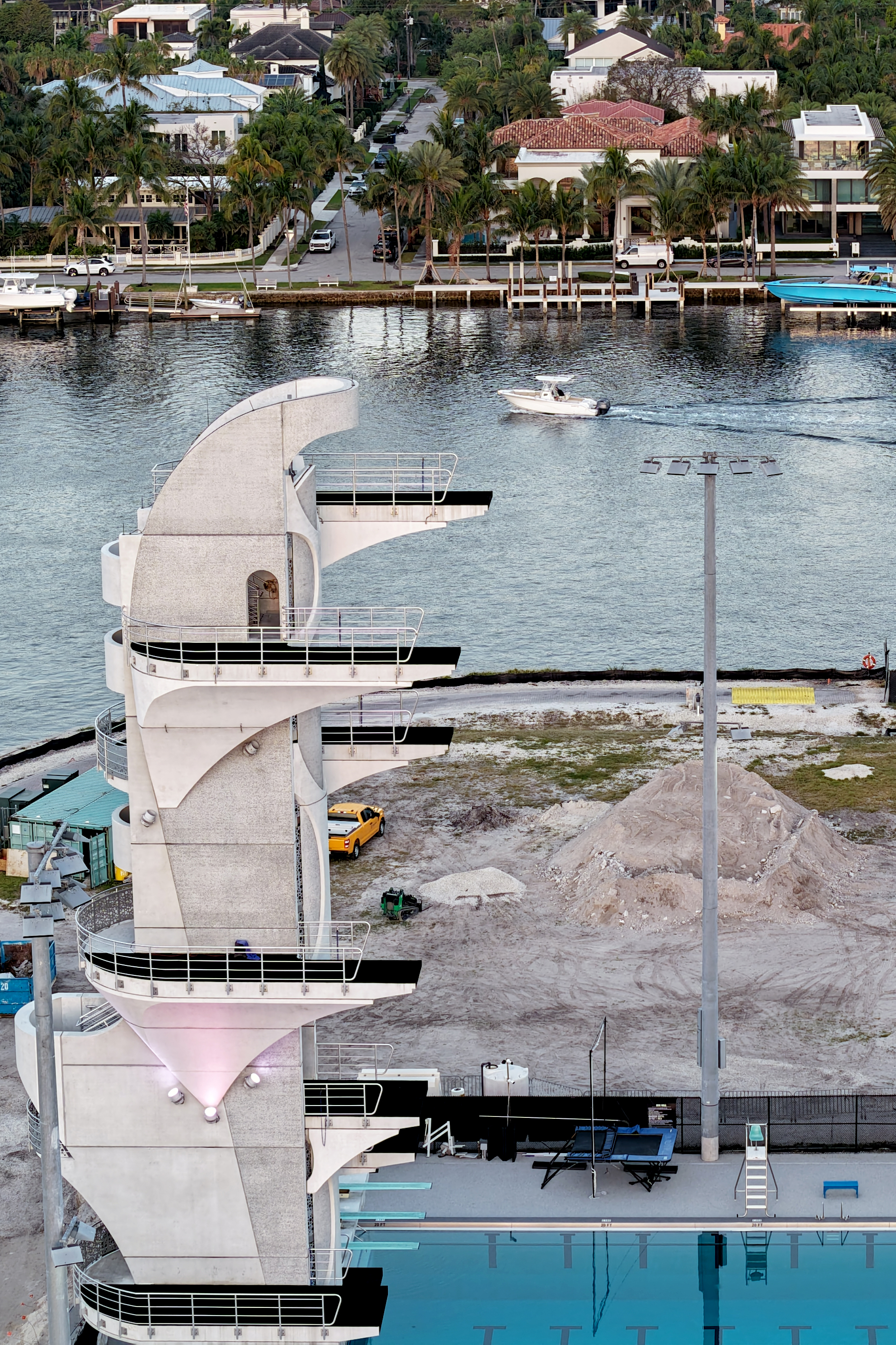 The Fort Lauderdale Aquatic Centerâs dive tower, one of the tallest in the world at 88 feet, will perch next to a new International Swimming Hall of Fame tower slated for the western side of the peninsula. (Amy Beth Bennett/South Florida Sun Sentinel)