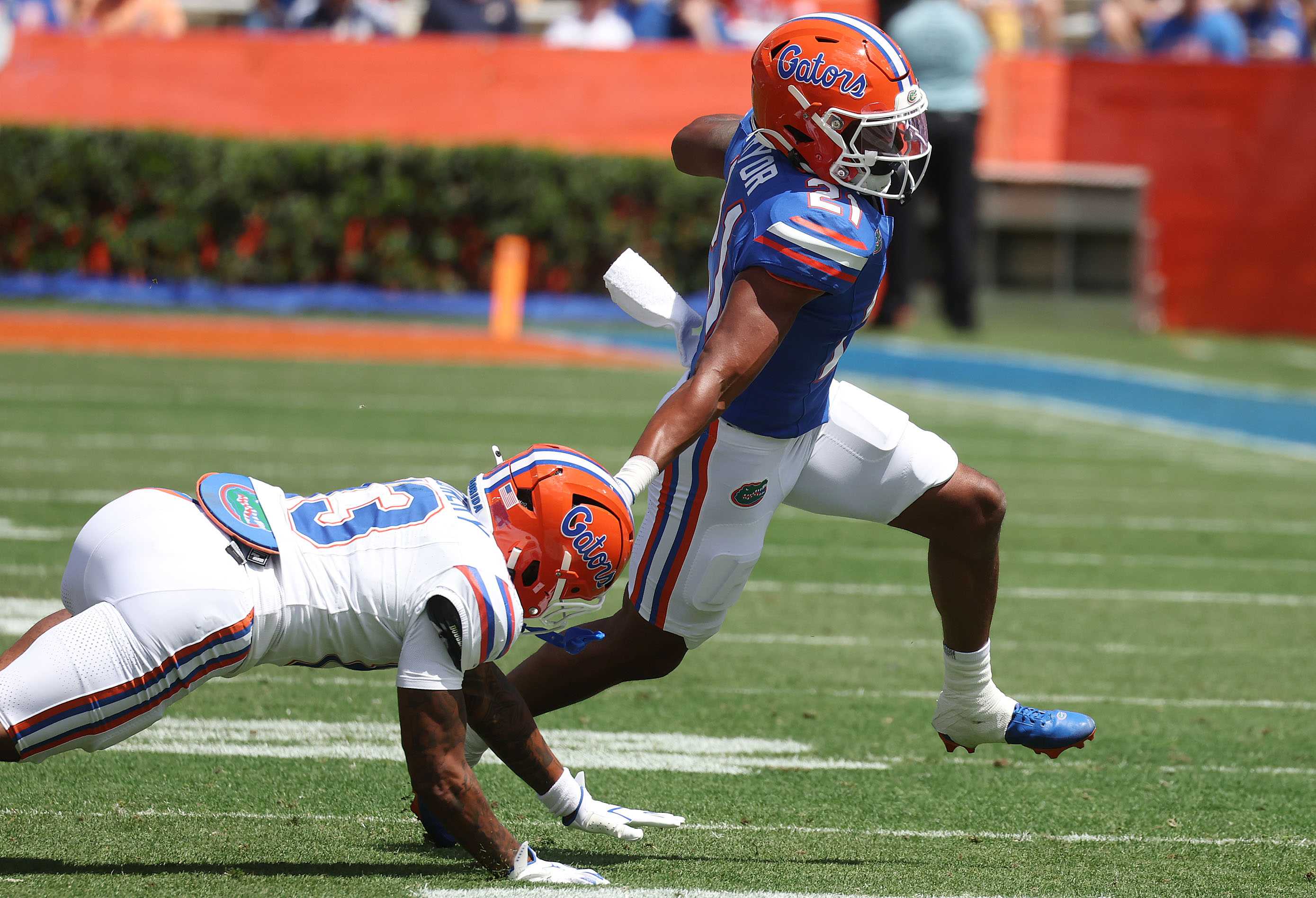 University of Florida running back Evan Pryor (21) breaks away...