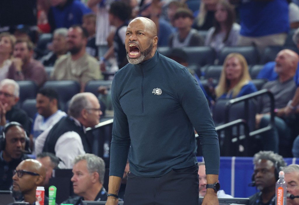 Magic whip Hornets, ready for top-seeded Pistons