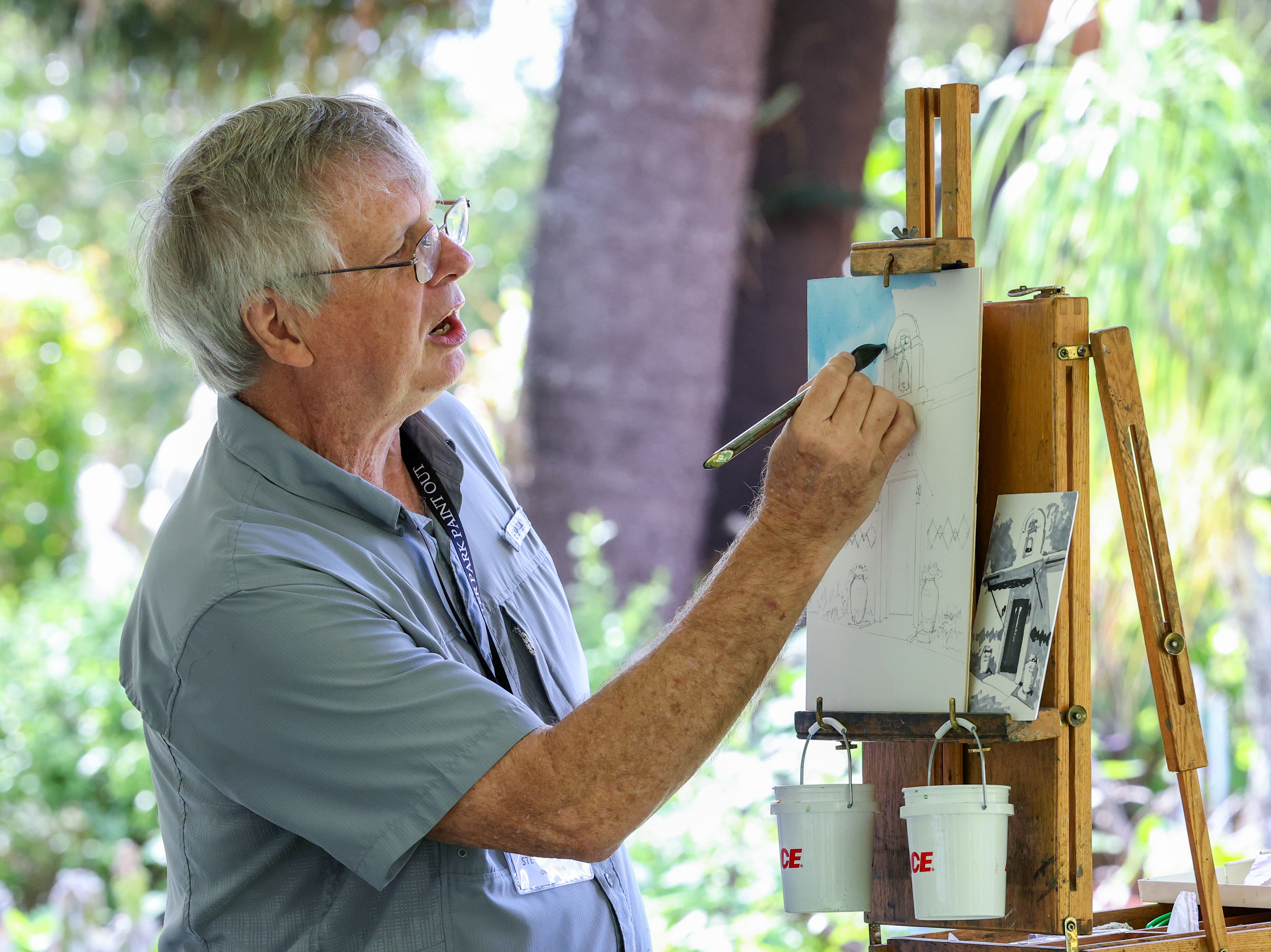 PAINTING OUT â Artist Stewart Jones from Orlando demonstrates watercolor...