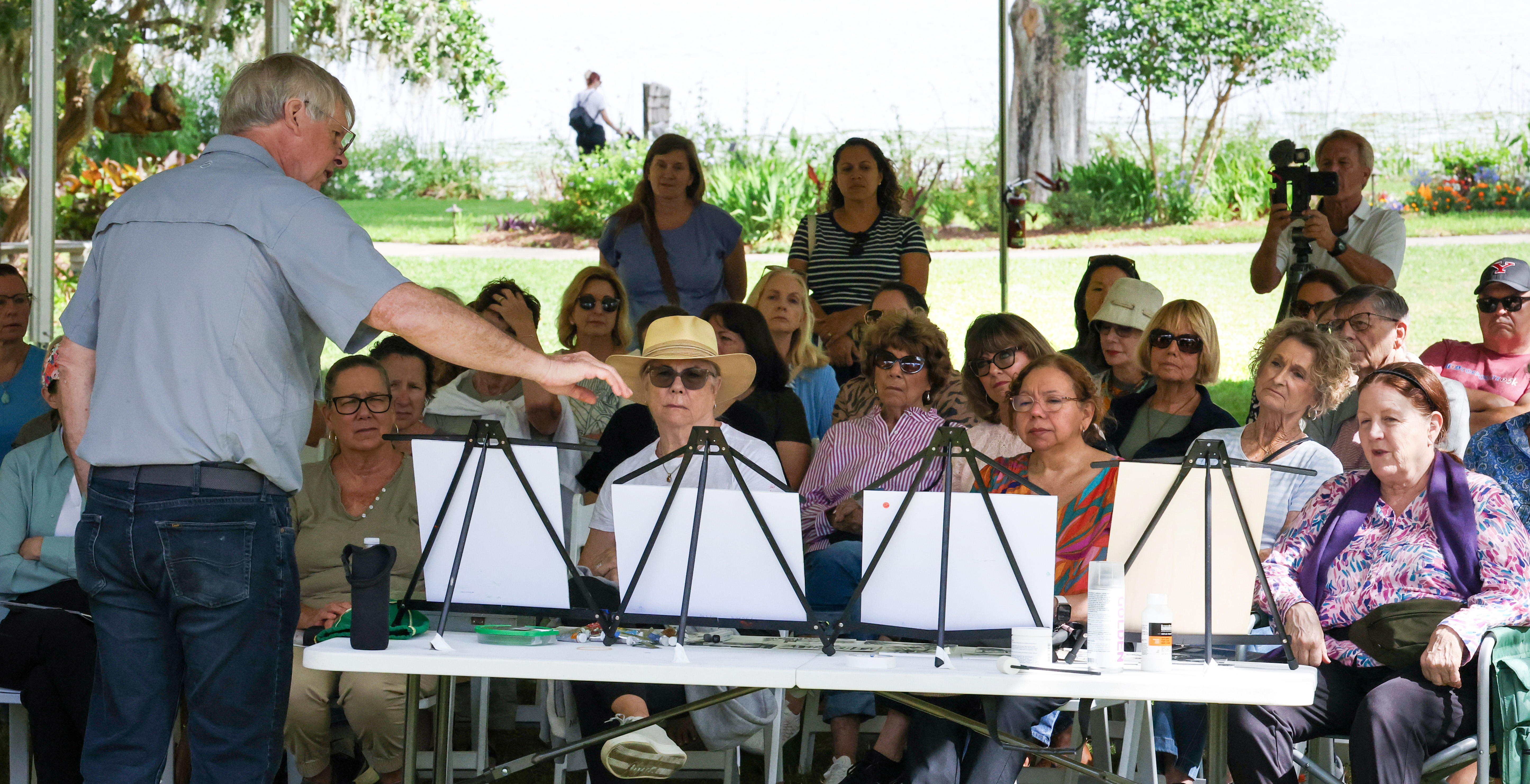 PAINTING OUT â Artist Stewart Jones from Orlando talks about...