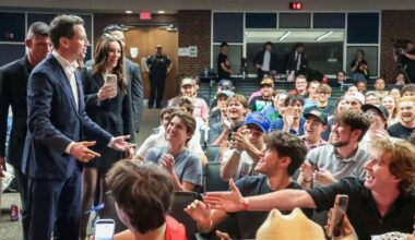 Republican gubernatorial candidate James Fishback draws crowd at UCF – Orlando Sentinel