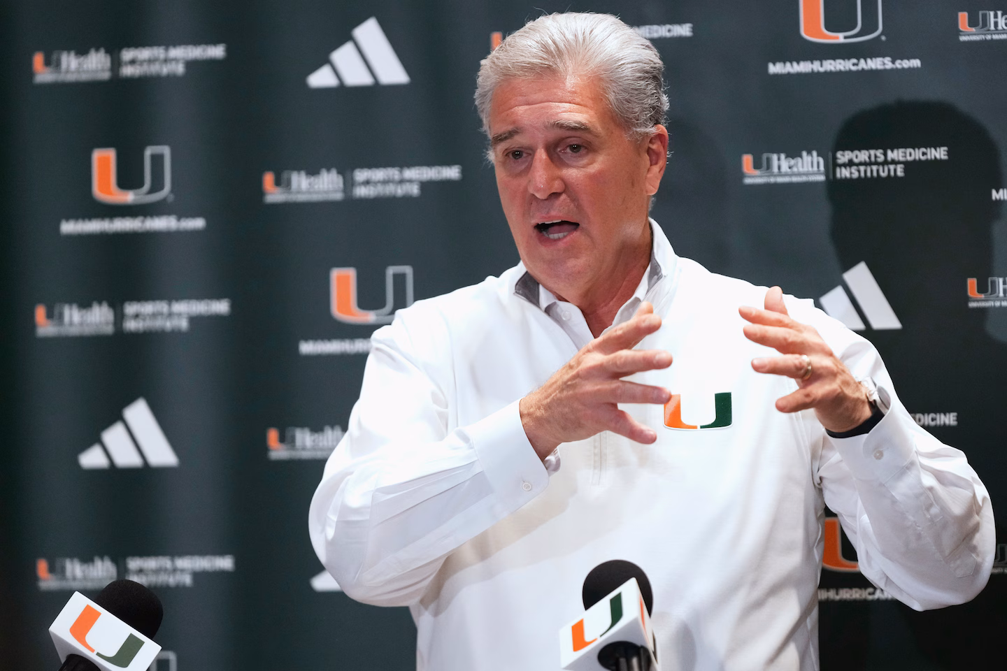 Miami athletic director Dan Radakovich planning to retire, AP source says