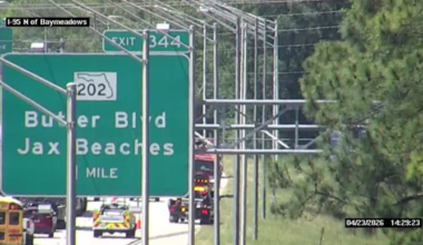 Lanes reopen after crews respond to grass fire along I-95 North near Baymeadows Road