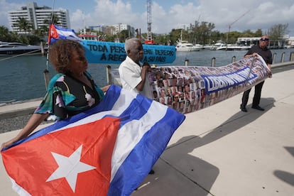 Cuban exiles in Miami ask to send a civilian aid boat from Florida to opponents of the regime on the island, on March 16.