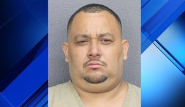 Hollywood man accused of threatening family, officer while holding machete