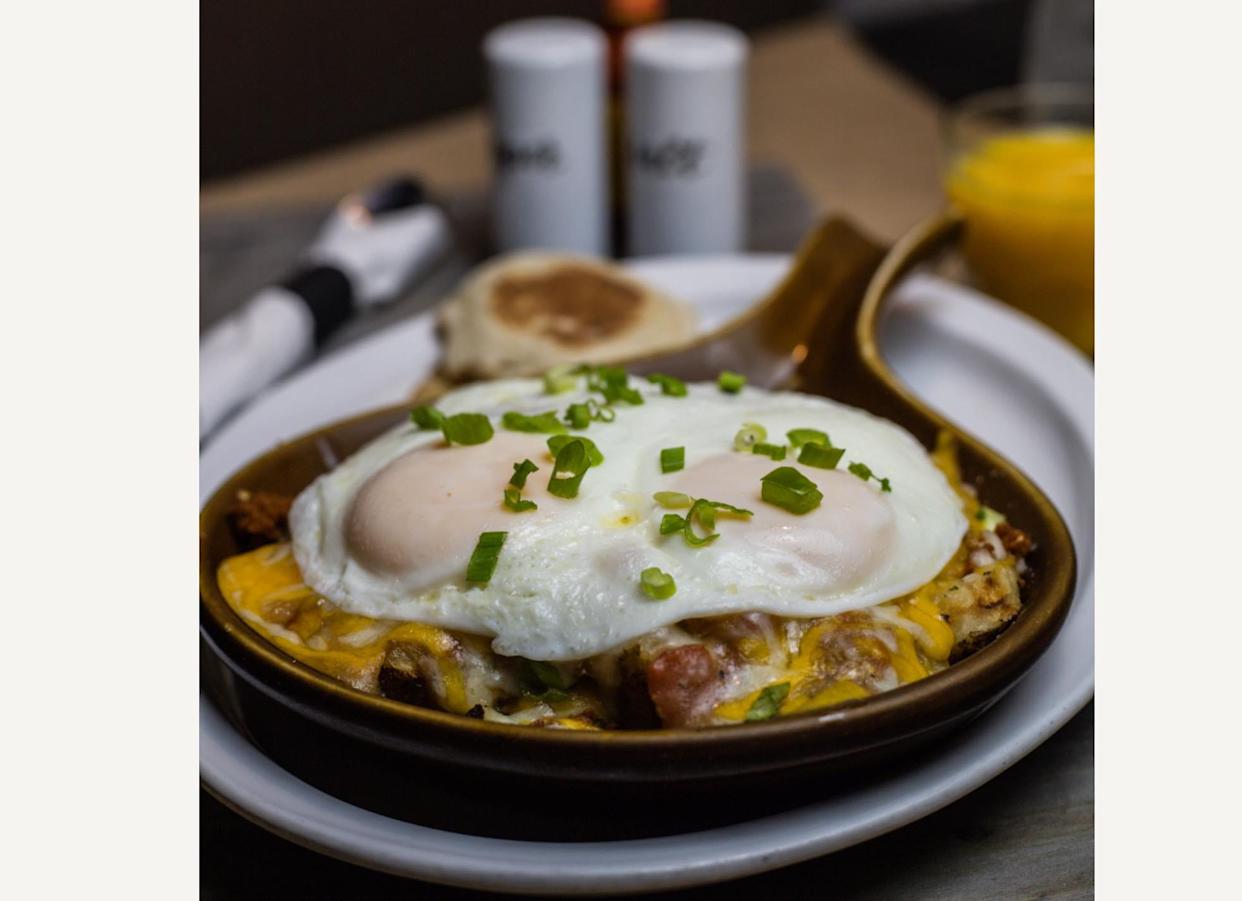 Breakfast and brunch eatery Le Peep is officially open on 3551 S. Blair Stone Road.