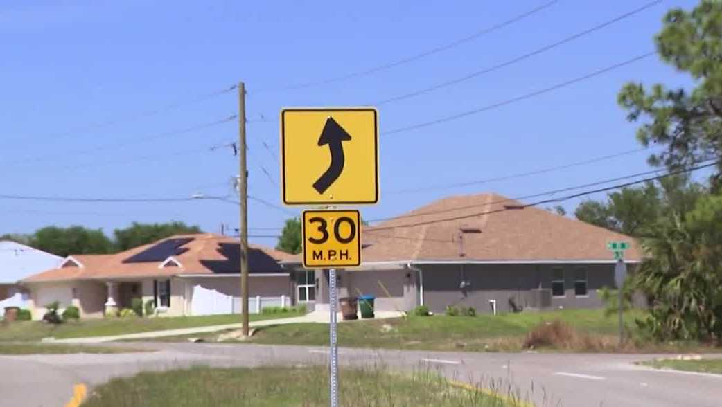 Signs installed on Cape Coral curve after recent crashes