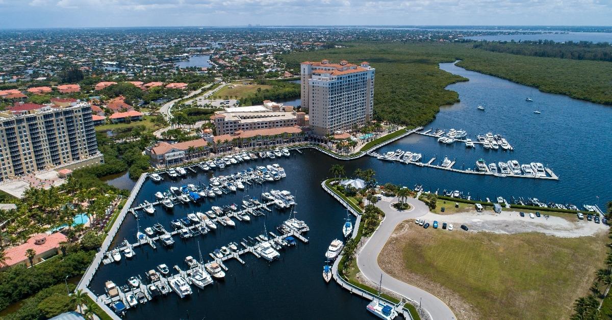 Cape Coral Florida with hotel and boats