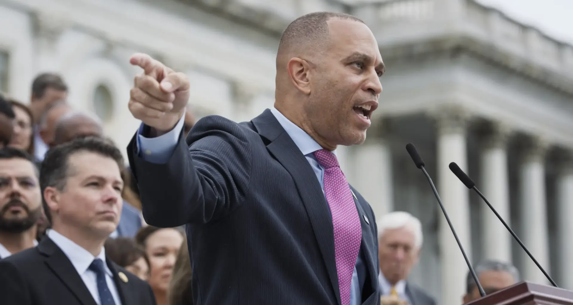 Hakeem Jeffries promises Dems will target 8 GOP incumbents in Florida if redistricting happens