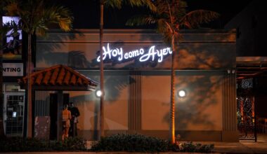 Photo of a venue with a sign that reads Hoy Como Ayer