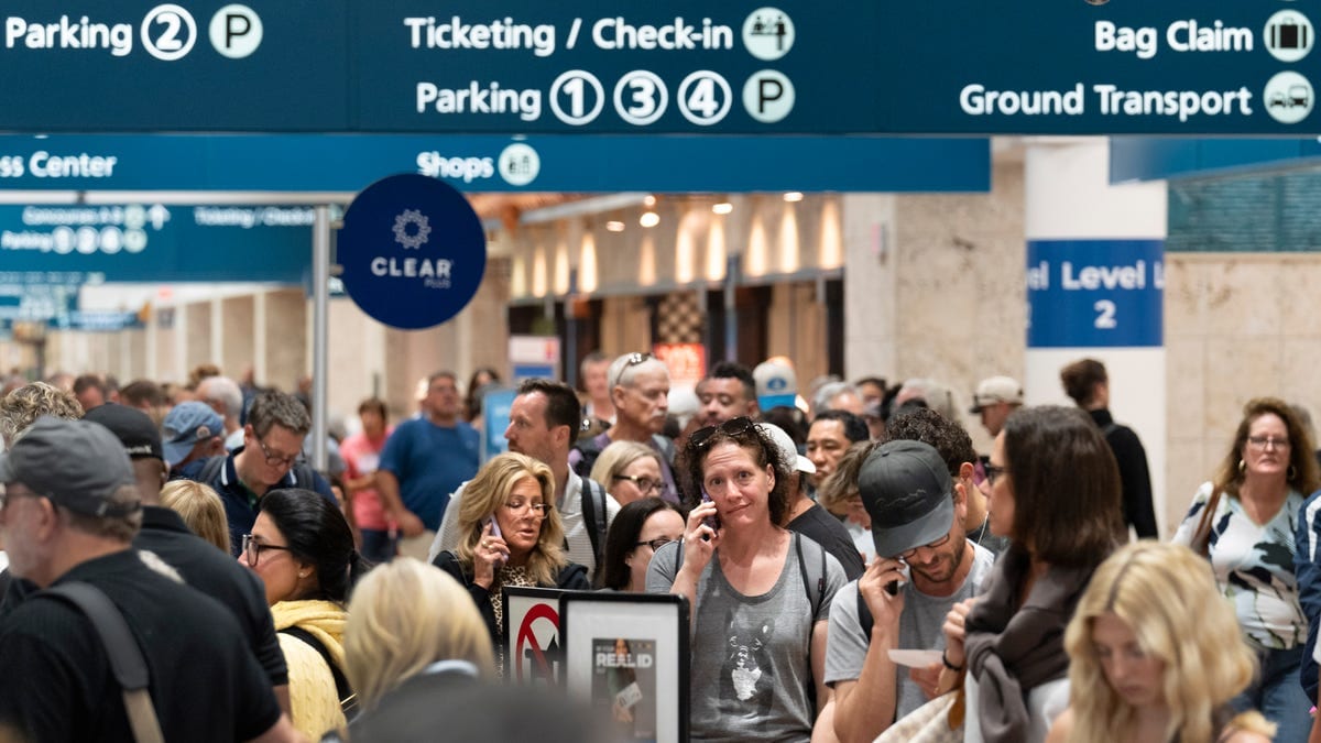 Easter 2026 Brings Patchy Flight Disruptions at Major Florida Hubs