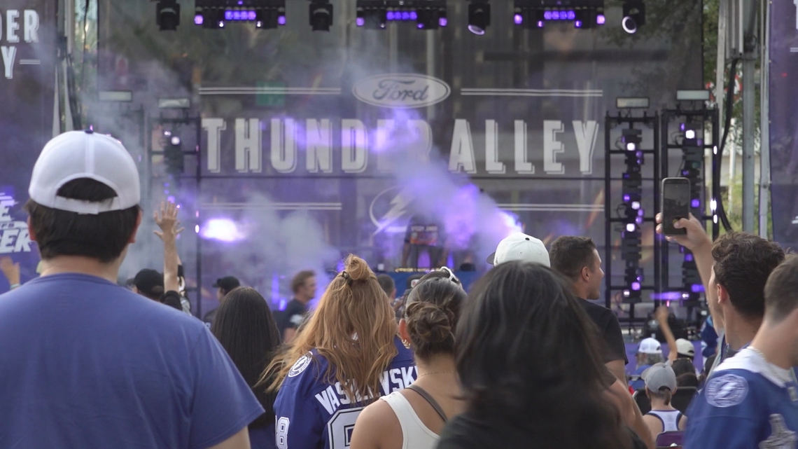 Lightning open playoff run at home as Tampa Bay faithful pack Thunder Alley for Game 1 against Montreal