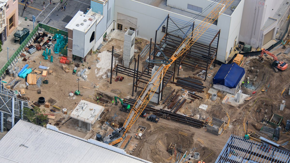 This aerial photo shows most of the work site for the new attraction. Here we can see the guest loading station and the service building in progress in the back, right-hand side.