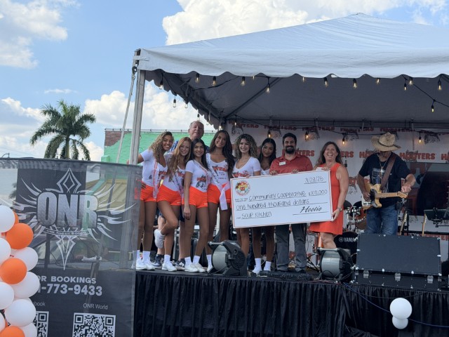 Hooters Fort Myers 40th Anniversary celebration