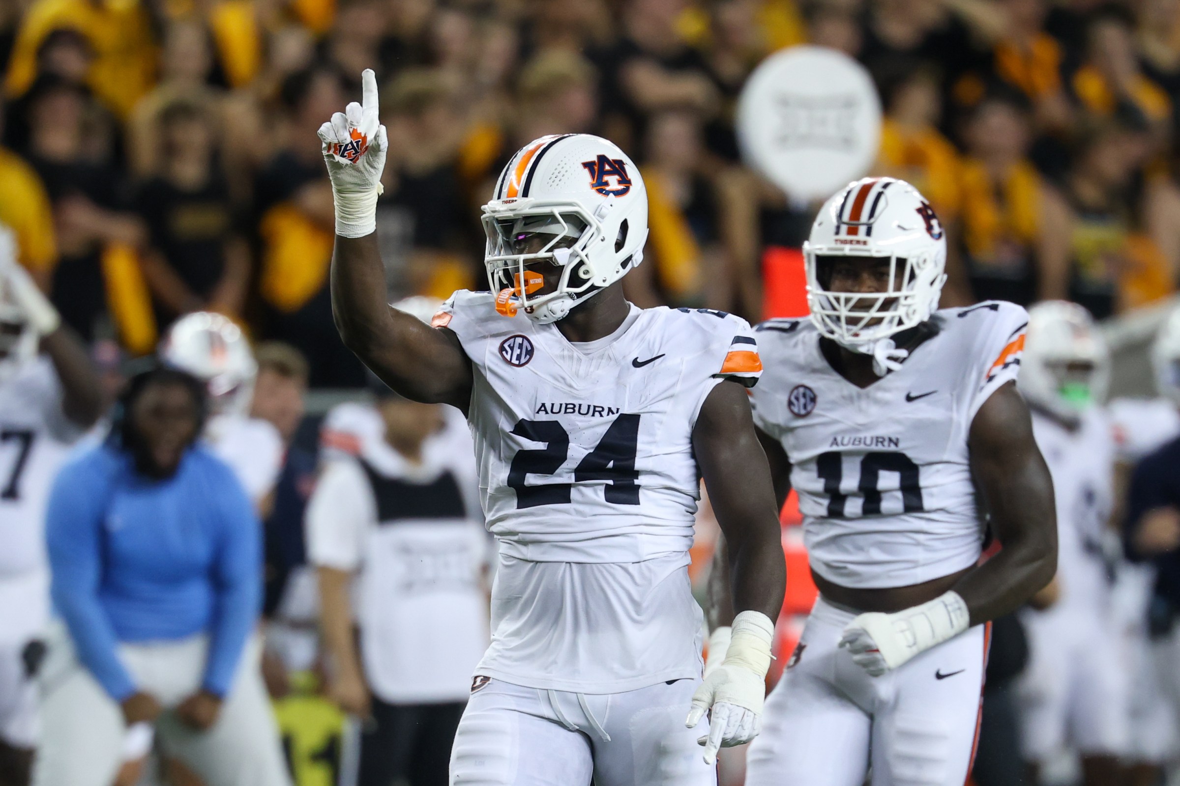 WACO, TX - AUGUST 29: Defensive End Keyron Crawford #24 of the Auburn Tigers holds up the number one sign after a sack during the college football game between Baylor Bears and Auburn Tigers on August, 29, 2025, at McLane Stadium in Waco, TX. (Photo by David Buono/Icon Sportswire via Getty Images)