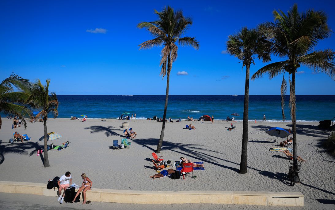 Canadians, especially from Quebec, enjoy spending time on the beach in Hollywood, Florida, when it's cold at home. But last year, Florida saw nearly a 15% drop in visitors from Canada.