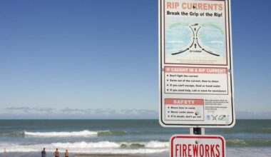 Father dies saving his two children from rip currents at Florida beach