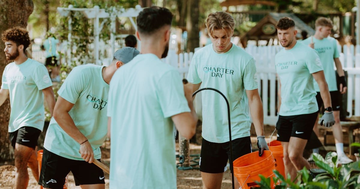 Jacksonville University marks Charter Day with day of service – 104.5 WOKV
