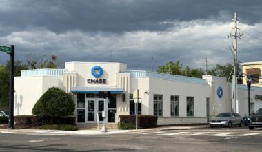 JSO searching for suspect after Chase Bank robbery in San Marco