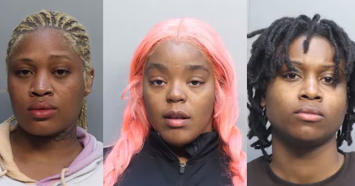 3 women arrested at Miami airport after refusing to pay extra baggage fee – WSB-TV Channel 2