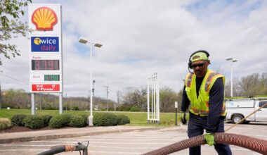 Gasoline prices are poised for another jolt this week – 104.5 WOKV