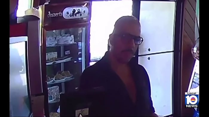 Man caught on camera dining and dashing from Oakland Park diner