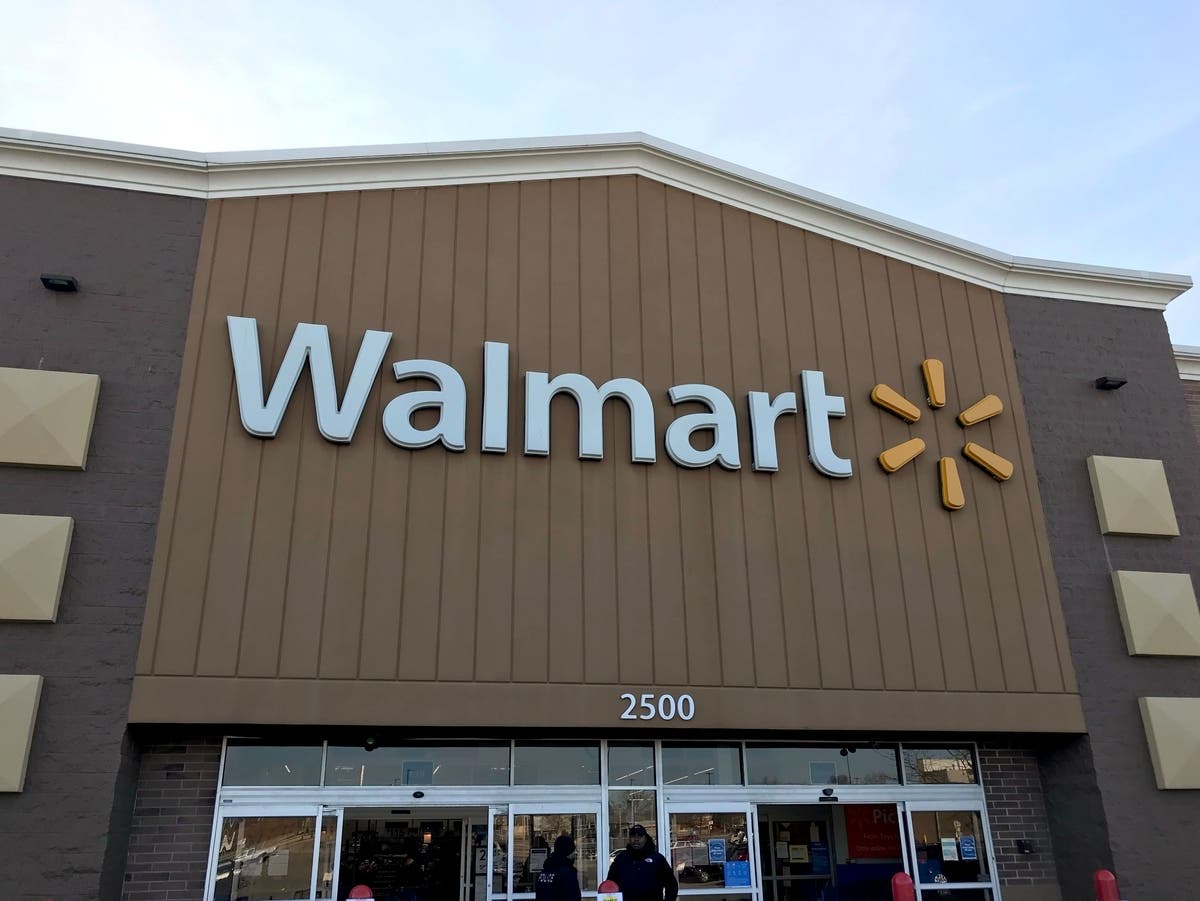 5 People Hurt In Dog Fight At Pinellas County Walmart: Reports