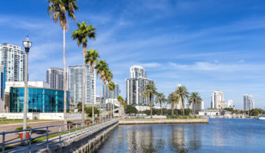 This Bustling Florida City's Walkable Downtown Has Artsy Attractions, Entertainment, And Top-Notch Eateries