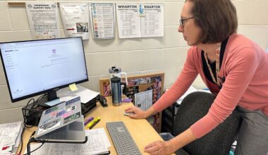 Teacher Kelly Whitton using "Magic School" AI. (Spectrum News)