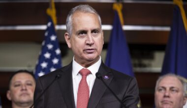 Mario Díaz-Balart confirms he’s staying in CD 26 after map change