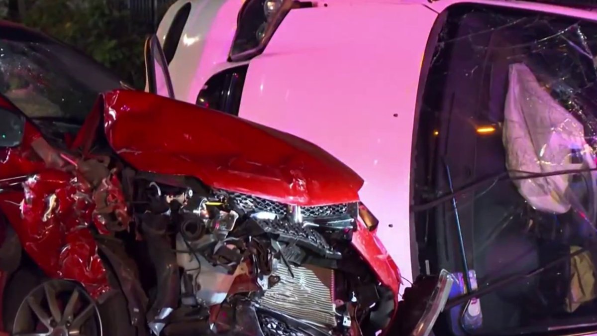9 people, including children, hurt in minivan rollover crash in Fort Lauderdale – NBC 6 South Florida