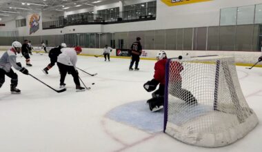 Orlando firefighters play hockey to raise money for families