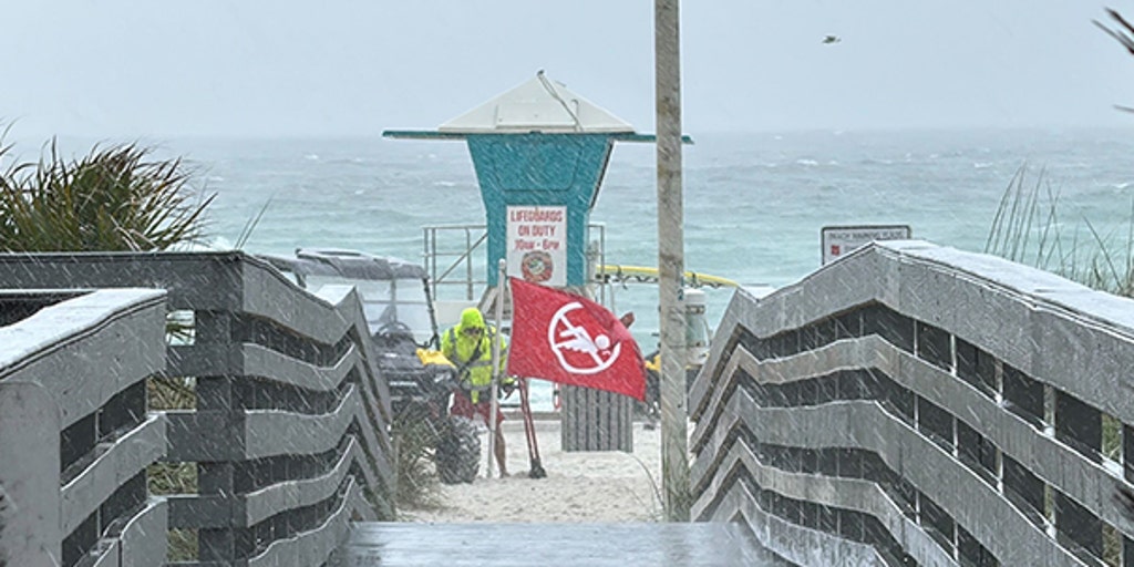 Wet weather shifts from the Gulf of America to Florida bringing a flash flood threat